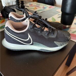 Nike Women’s Zoom vapor cage 4 tennis shoes style CD0431001